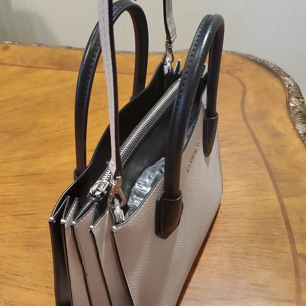 Like NEW Michael Kors Accordion Mercer Bag Medium